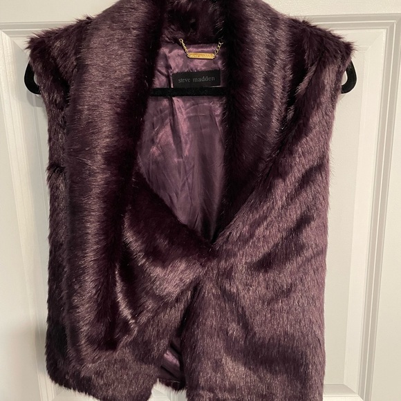 Steve Madden Faux Fur Vest Color Plum - Picture 9 of 12